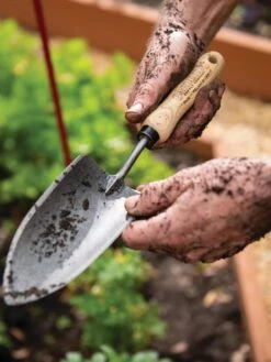 Gardener's Lifetime Trowel -Outdoor Garden Care 8586972 3242 tif