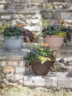 Mazzano Self-Watering Planters -Outdoor Garden Care 8596563 4899 tif