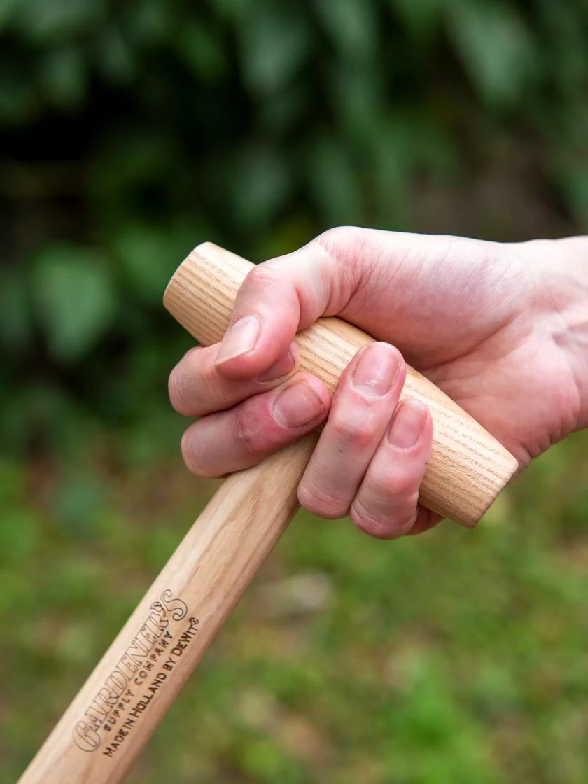 Gardener’s Lifetime Perennial Fork With Short T-Handle 5 Gardener’s Lifetime Perennial Fork With Short T-Handle - Image 3